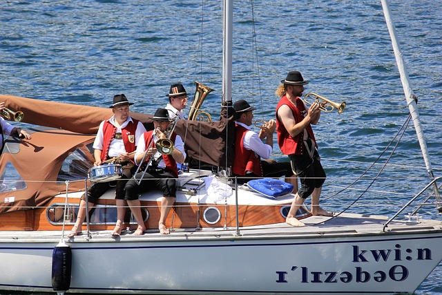 凭借其卓越 凭借其卓越